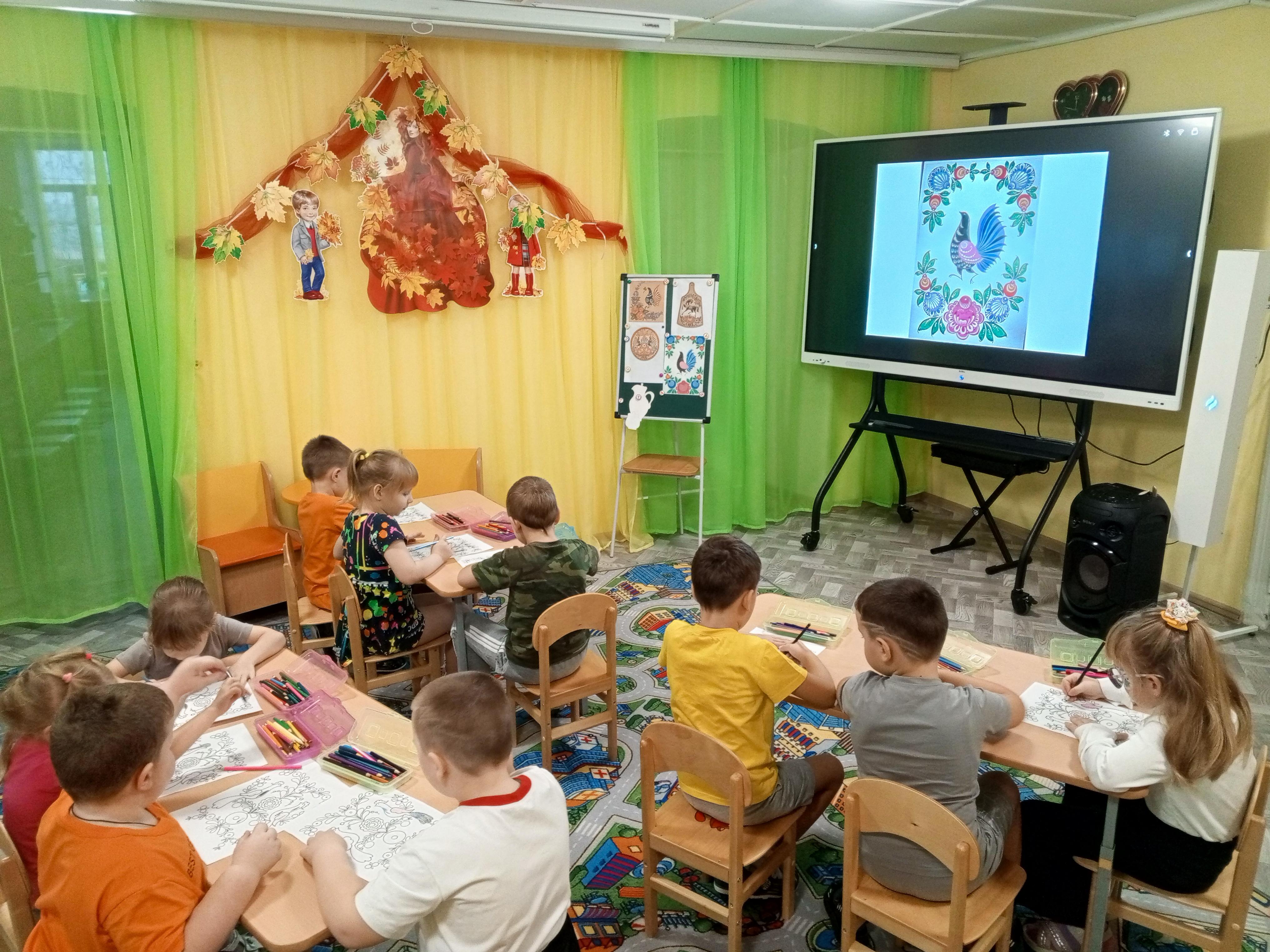 Прошло занятие в детском саду по городецкой росписи.